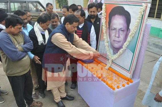 Congress remembers former Chief Minister Sudhir Ranjan Majumder on his death anniversary